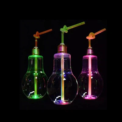 Plastmasas spuldzes pudele ar LED gaismu